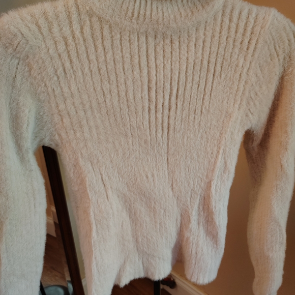 Cozy Cream Turtleneck Sweater - Picture 4 of 7